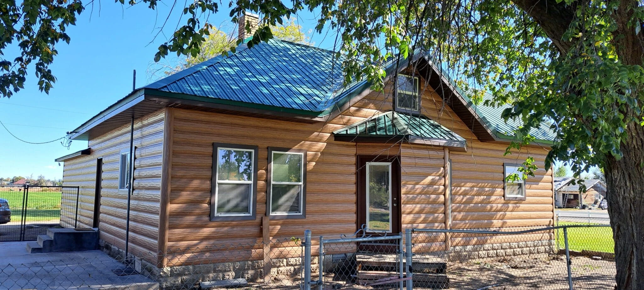 Log cabin with TruLog steel log siding