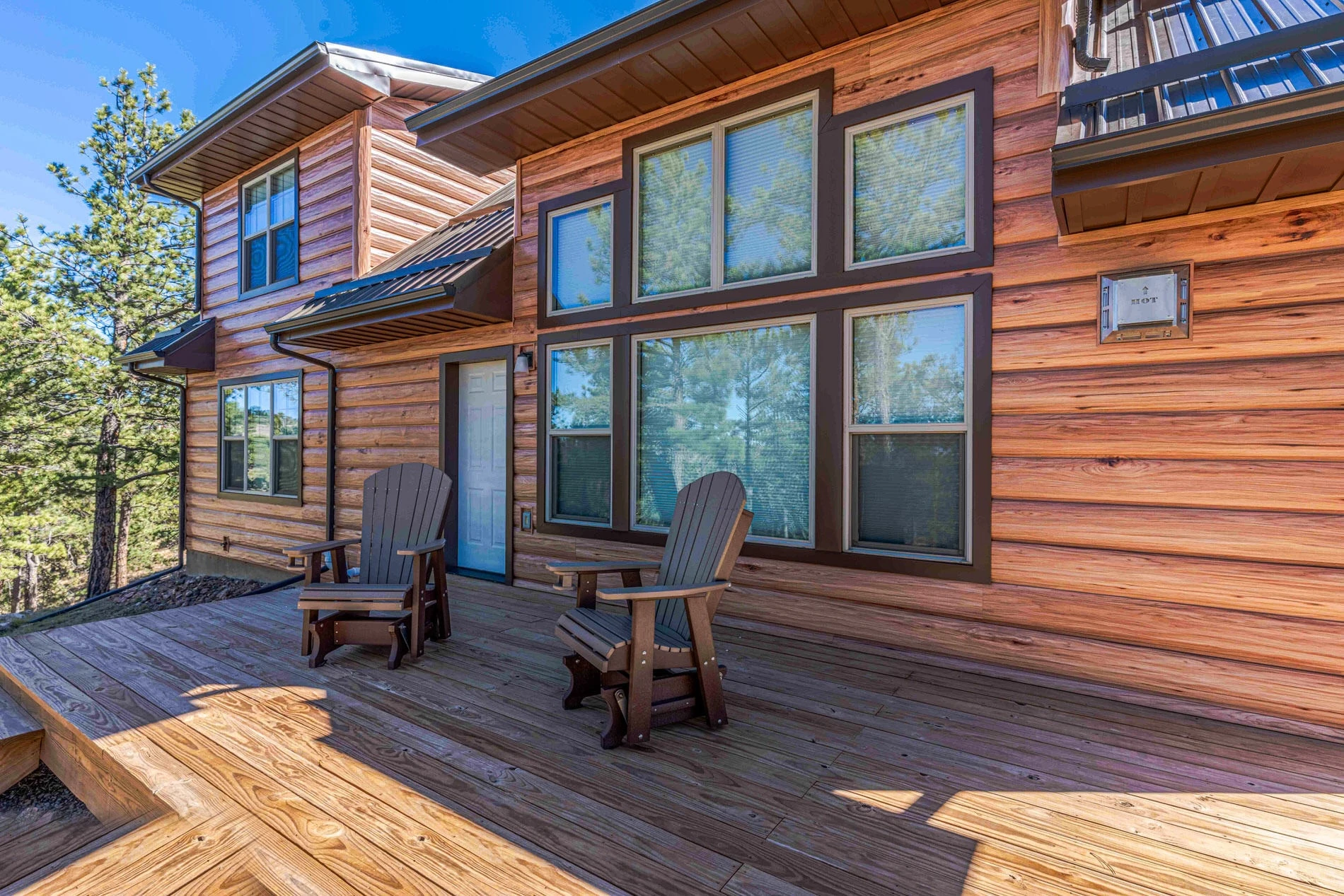 Log cabin with TruLog steel log siding in Hickory finish