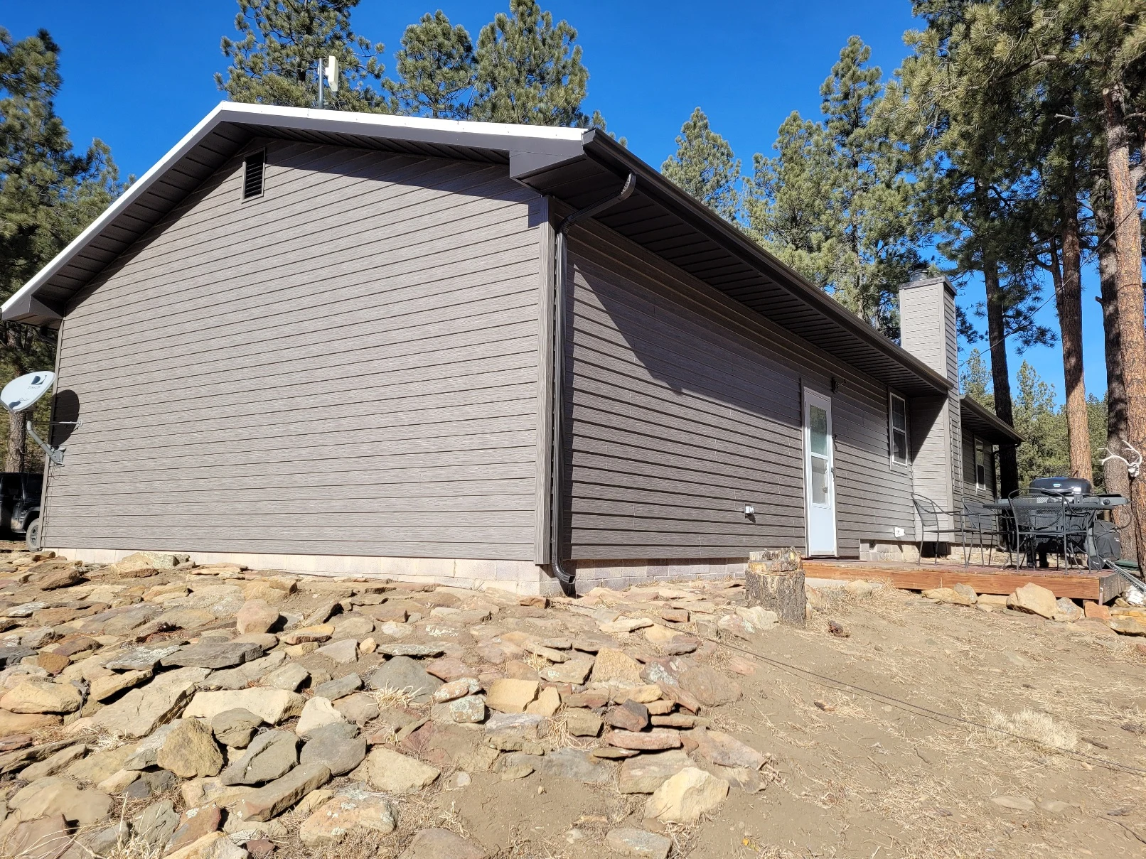 Traditional home with TruLog steel lap siding in a mountain setting