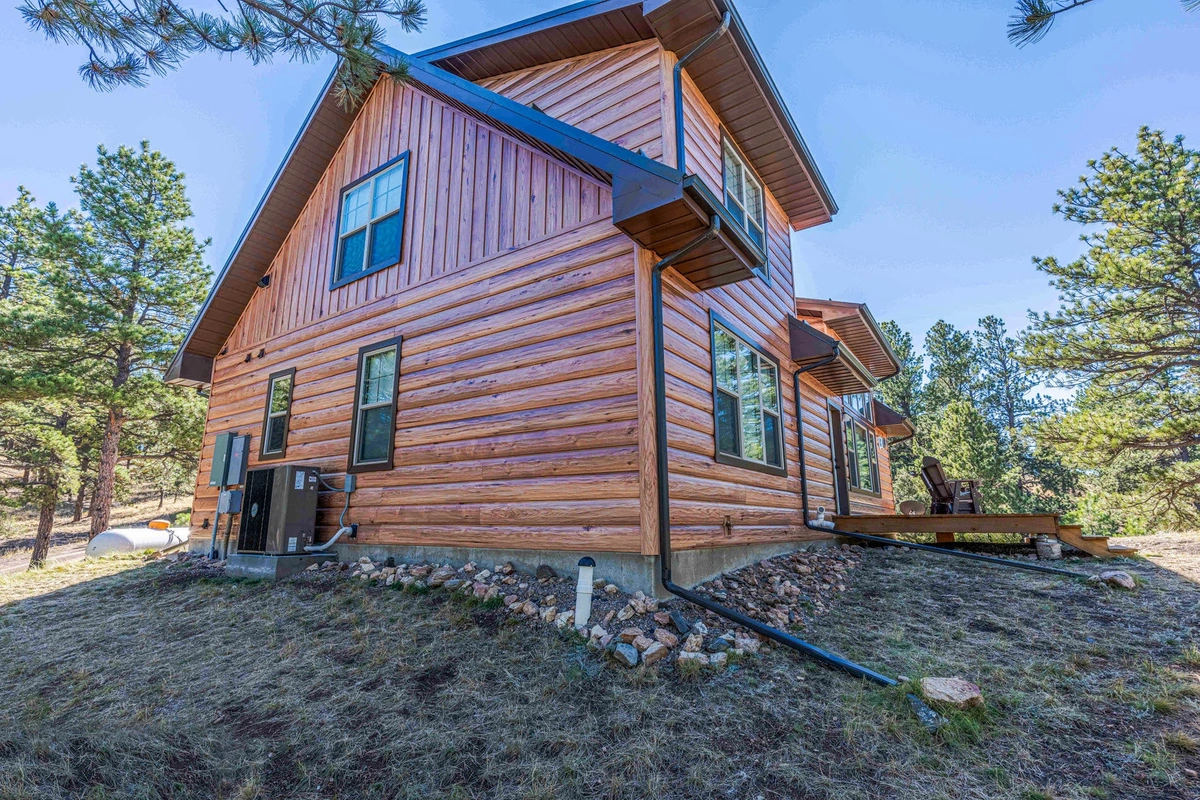 Mountain home with TruLog steel log siding in Hickory